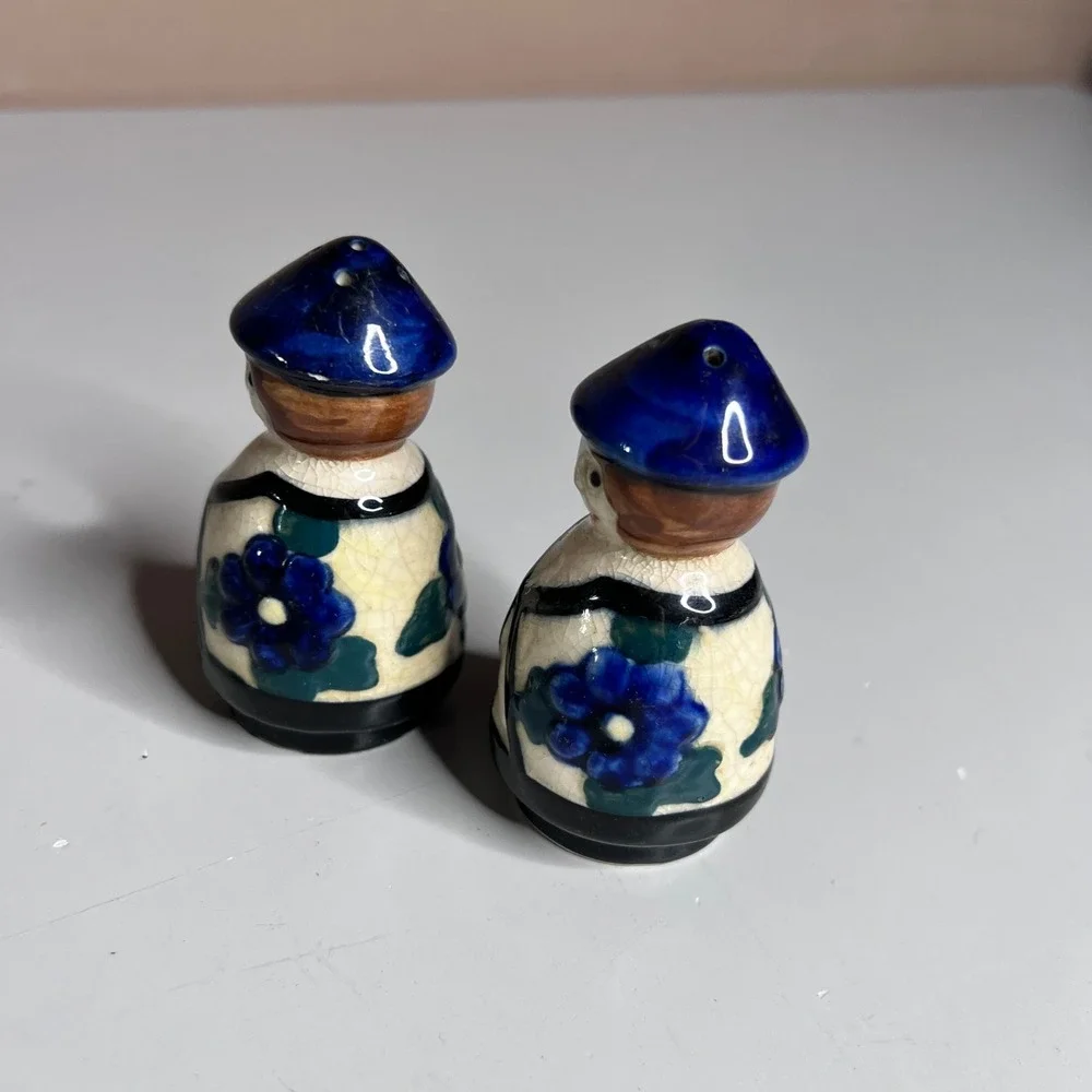 Vintage Ceramic Dutch Folk‎ Art Salt and Pepper Shakers Blue Floral 2 Inch